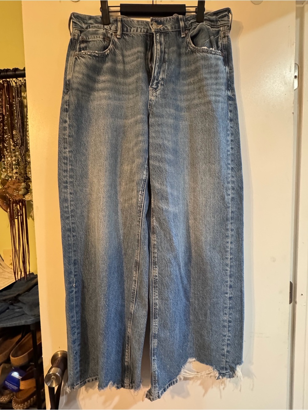 American Eagle Outfitters Light Wash Wide-Leg High-Rise Jeans